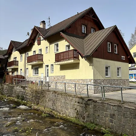Lékařský Dům Apartamento *
